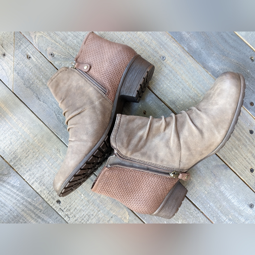 Rockport booties Gratasha Panel BT color stone pierre leather size 9.5 , 41